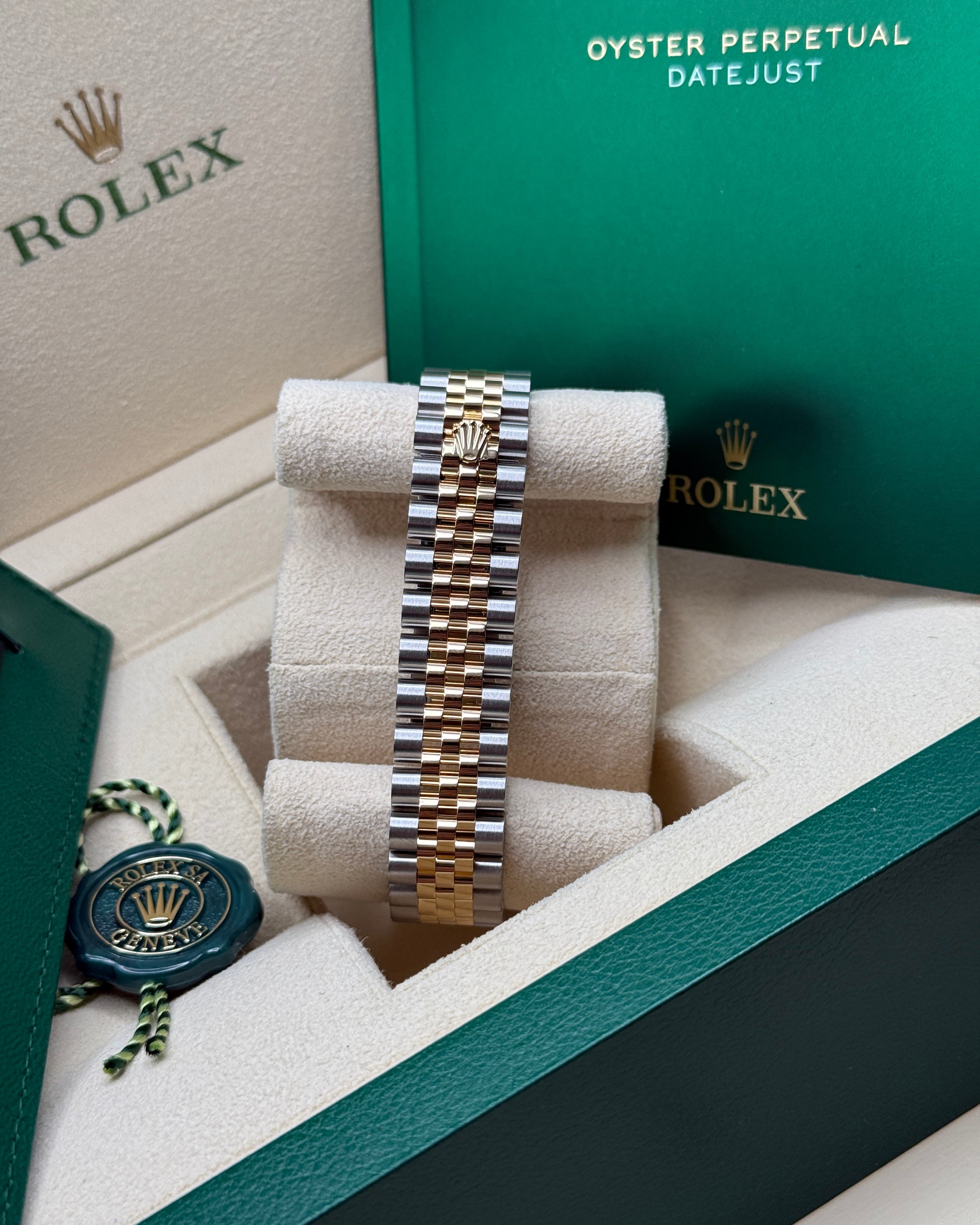 Datejust 31 Yellow Gold Two-Tone Black Mother of Pearl Diamond Luxury Watch