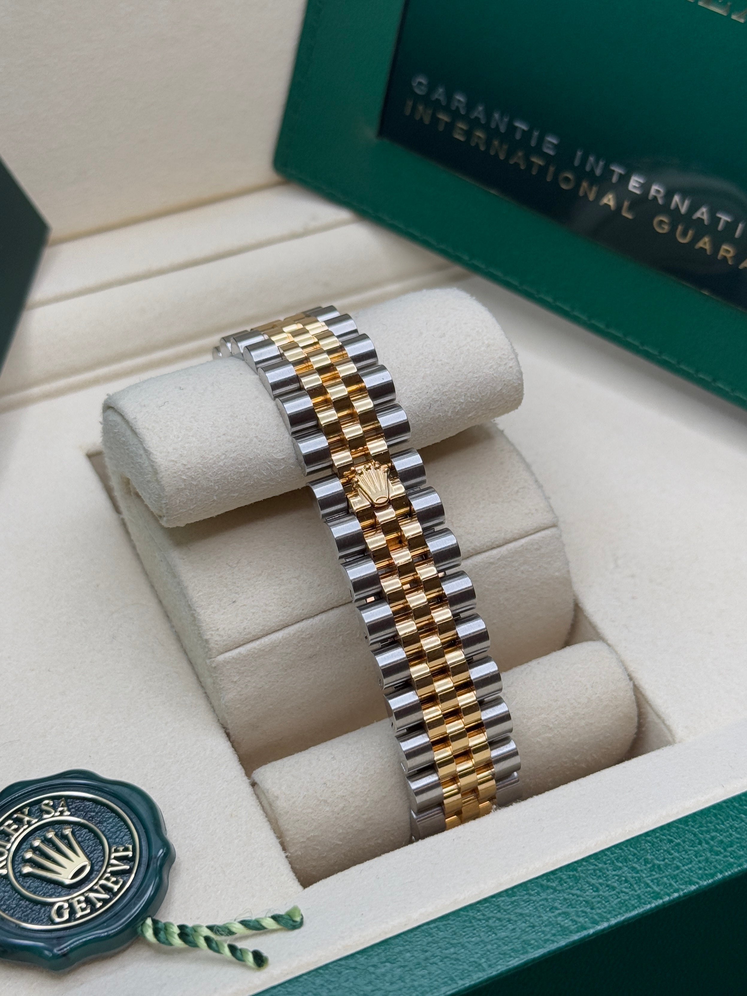 Datejust 31 Yellow Gold Two-Tone Dark Grey Diamond Luxury Watch