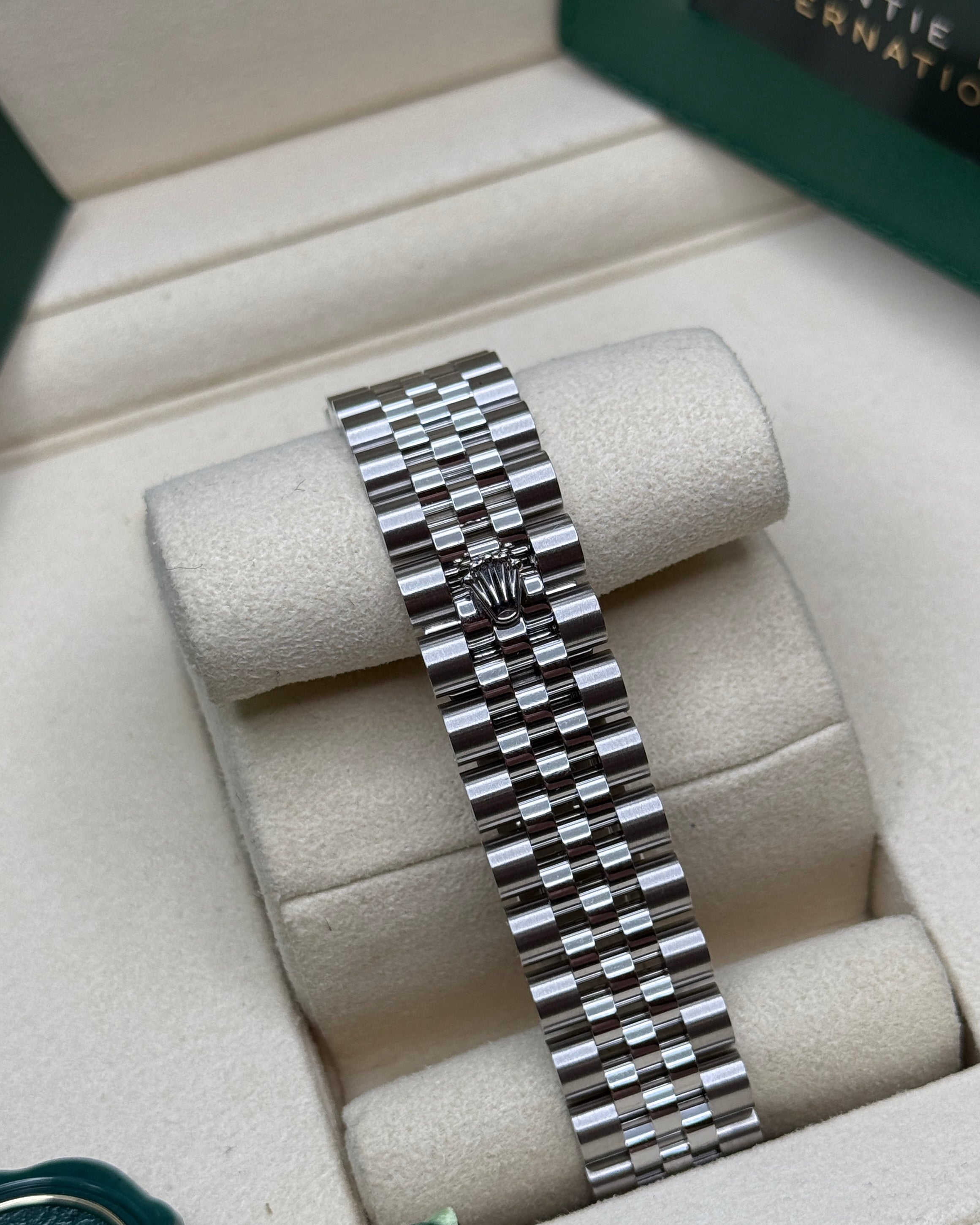 Datejust 31 Aubergine Roman Diamond Luxury Watch